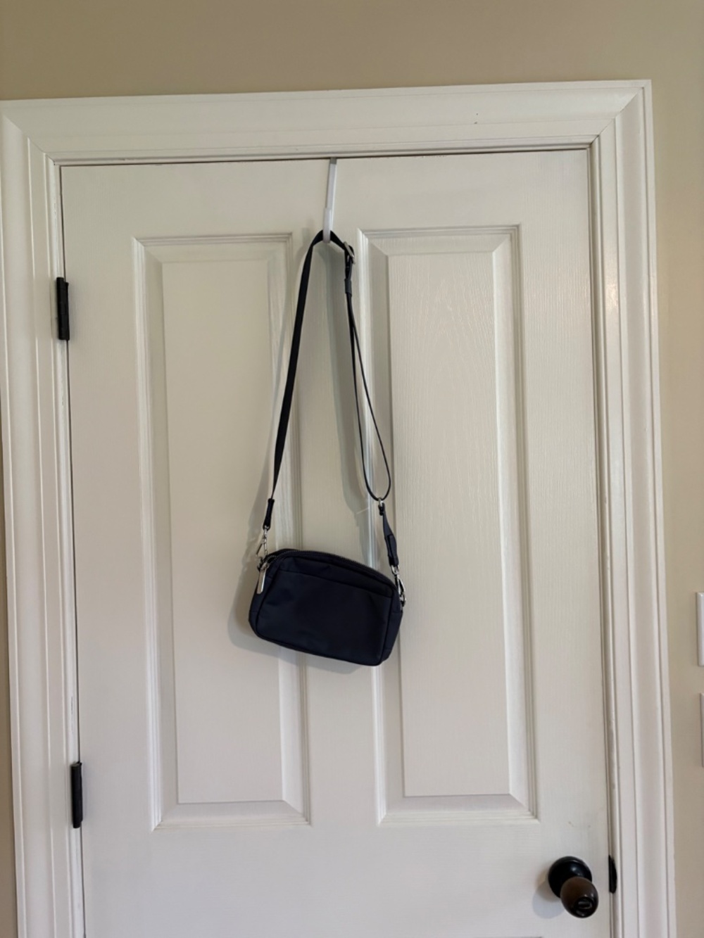 Lululemon Crossbody Bag 2L - Picture 5 of 6